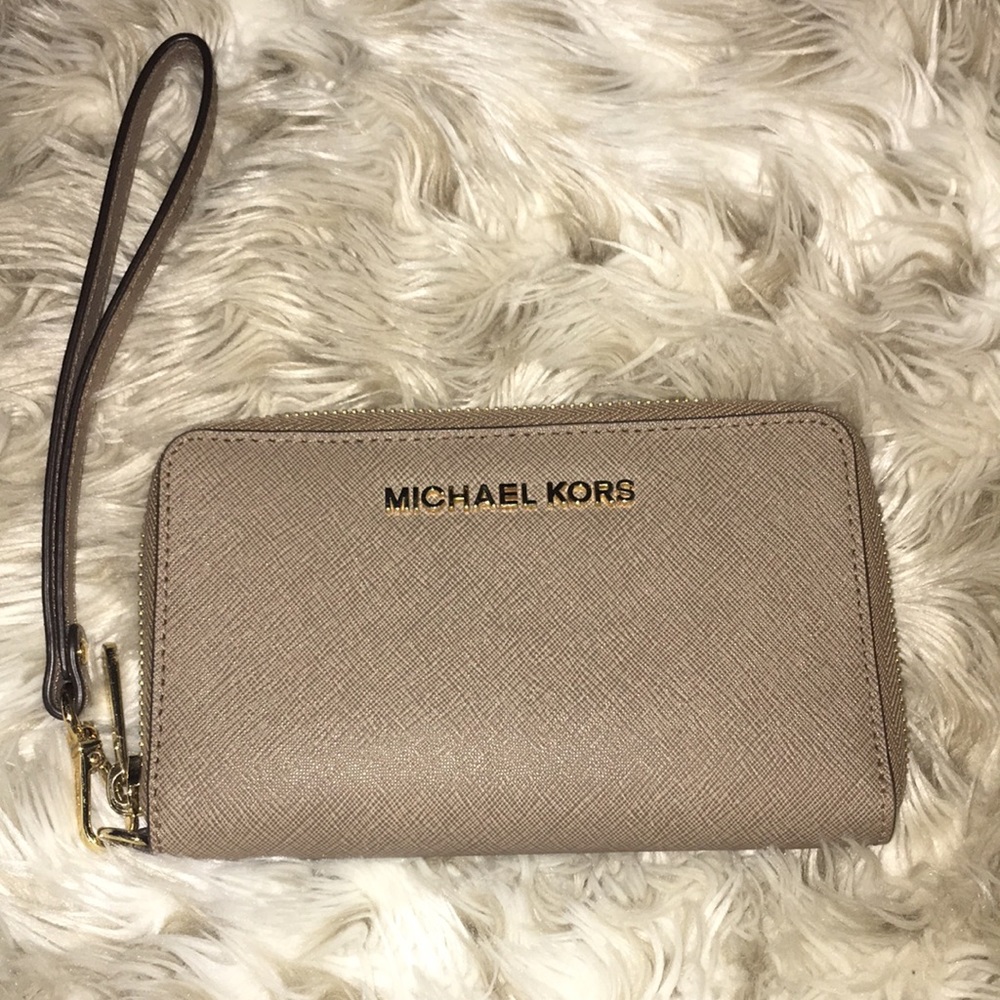 Michael Kors Cellphone Wristlet